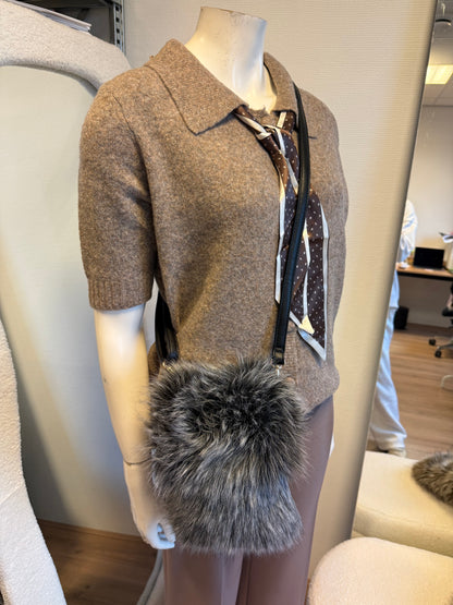 Faux fur telefoon tas zwart/wit met zwarte strap