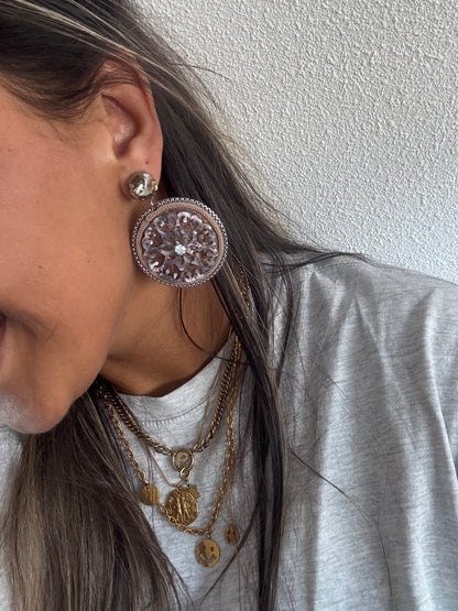 Earrings round beige