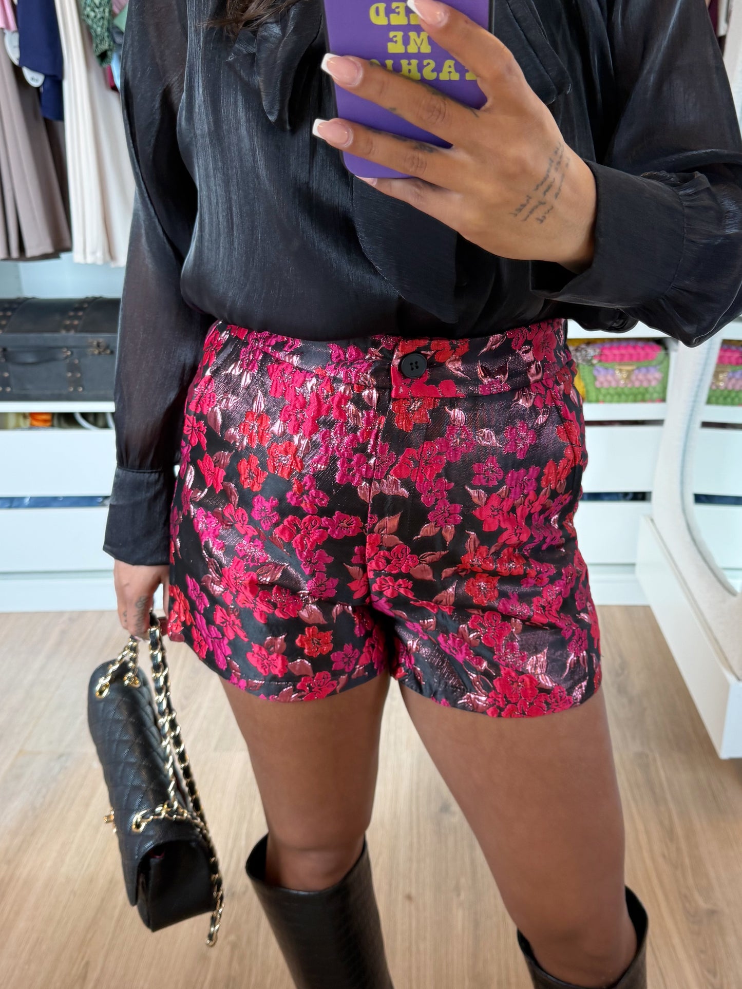 Jacquard short met bloemenprint roze & rood & zwart