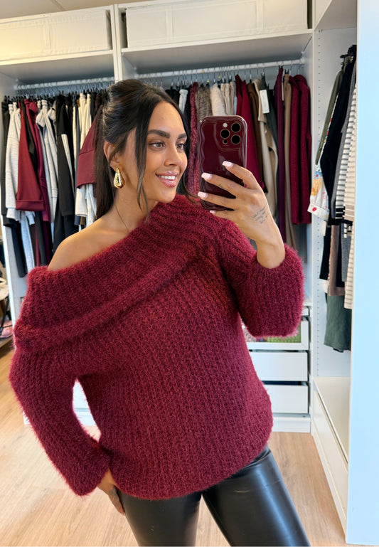 Amber off-shoulder knit bordeaux