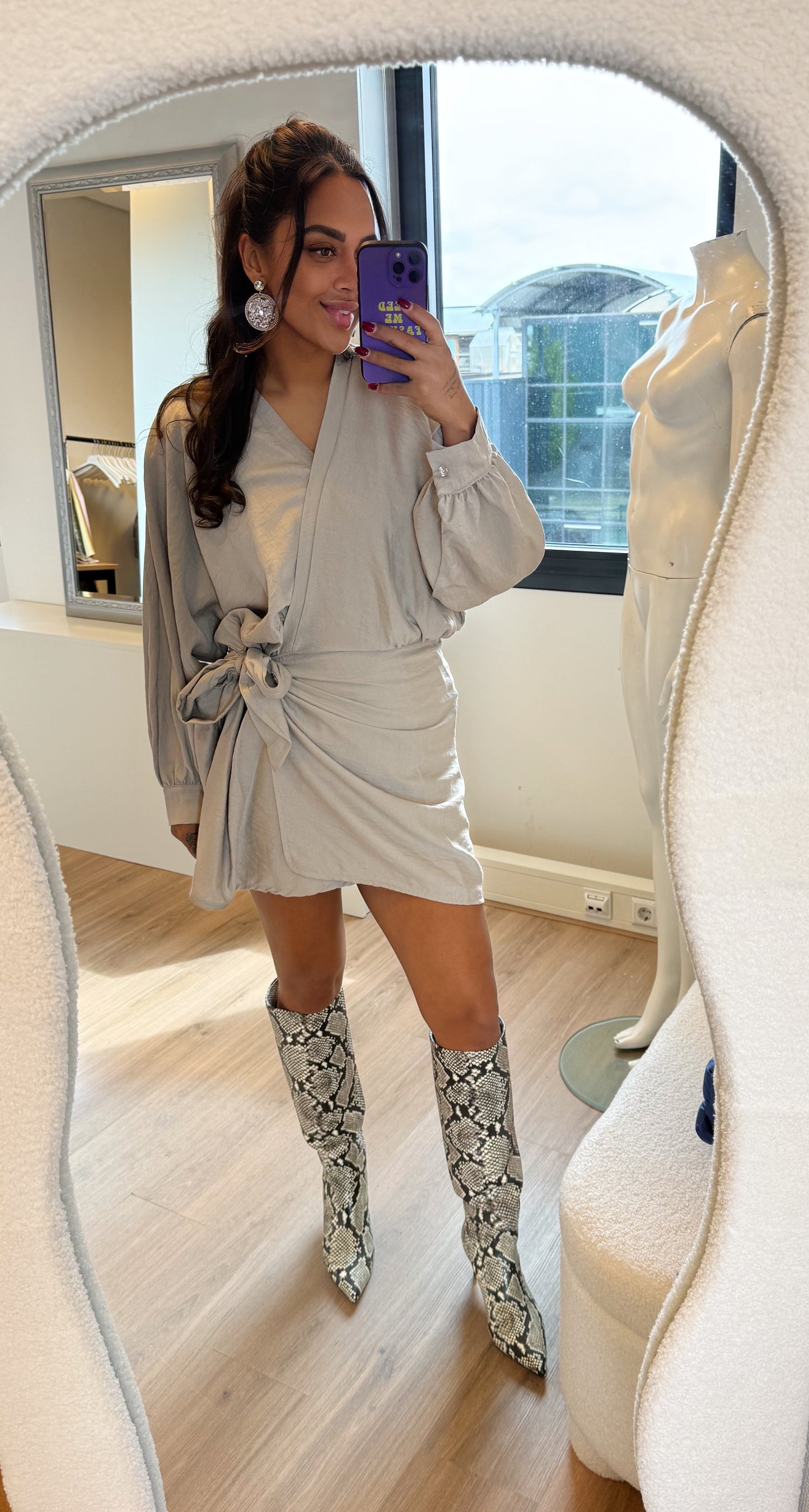 Jurk met vlindermouwen beige