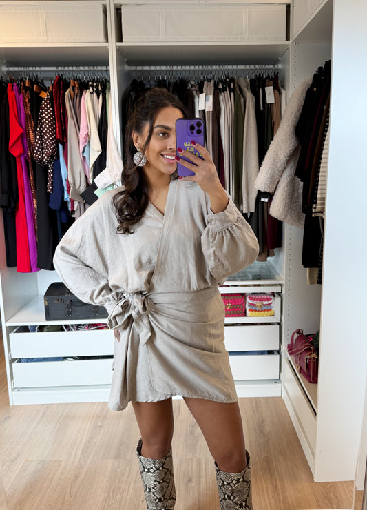 Jurk met vlindermouwen beige