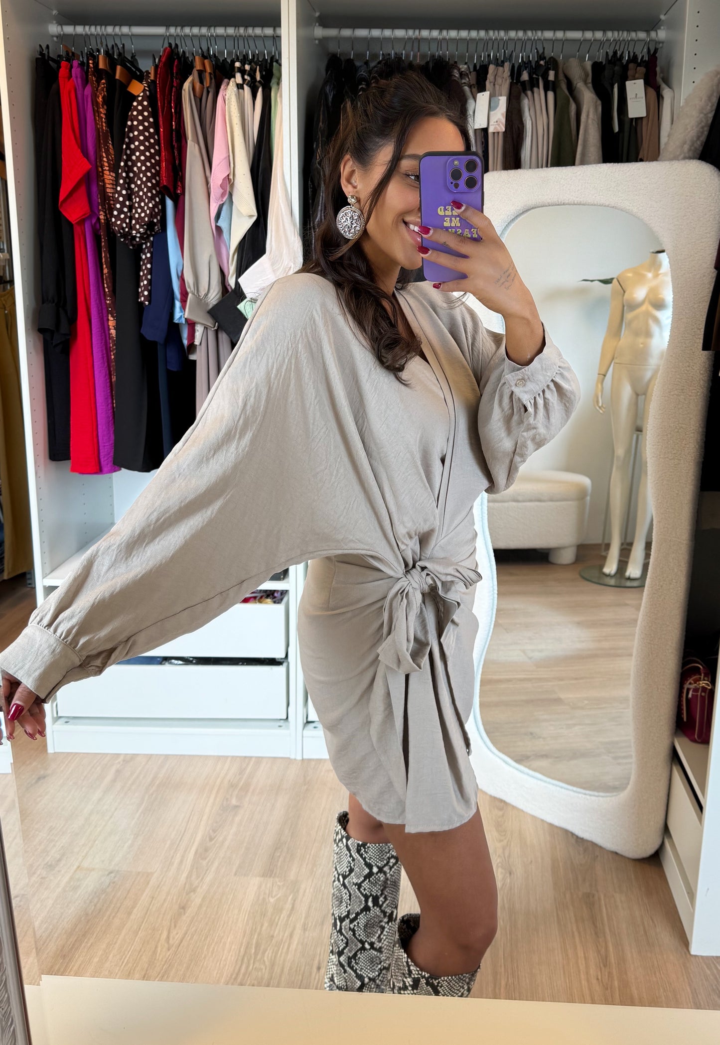 Jurk met vlindermouwen beige