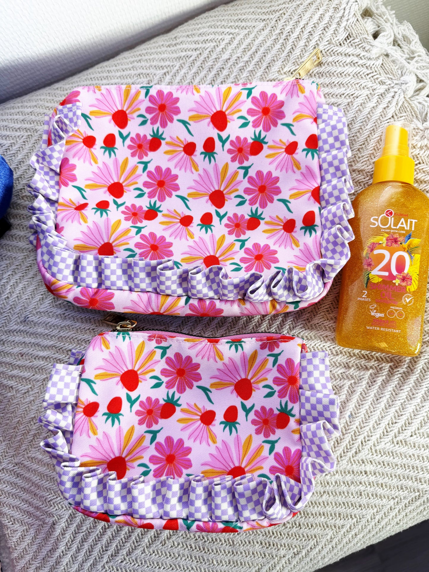 Feed me summer pouches flowers