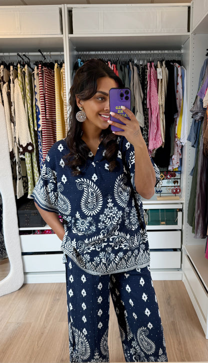 Paisley tweedelig pak met strass donkerblauw