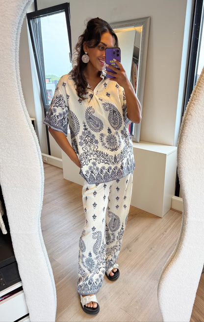 Paisley tweedelig pak met strass offwhite
