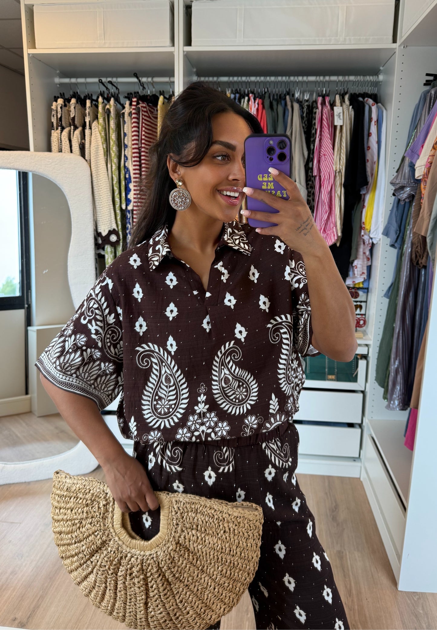 Paisley tweedelig pak met strass choco bruin