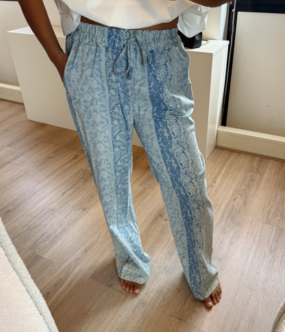 Denim look broek met print blauw