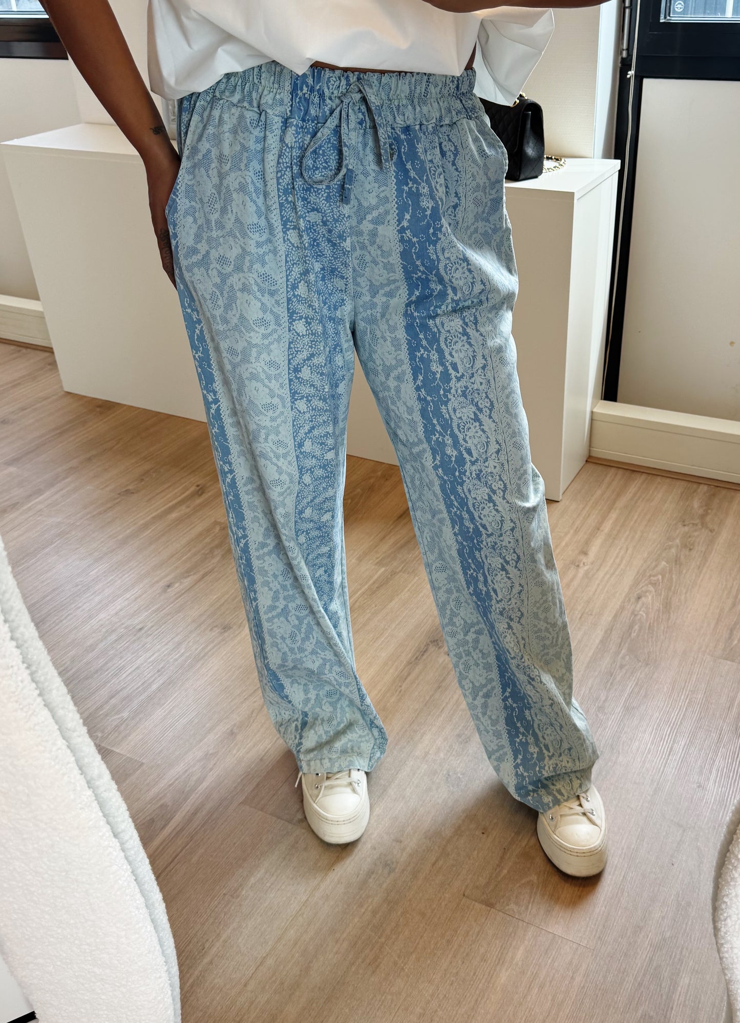 Denim look broek met print blauw