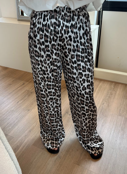 Satijnen broek van viscose panterprint