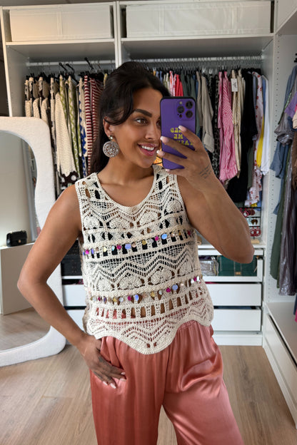 Crochet top met versiering beige