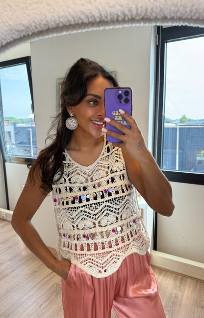 Crochet top met versiering beige