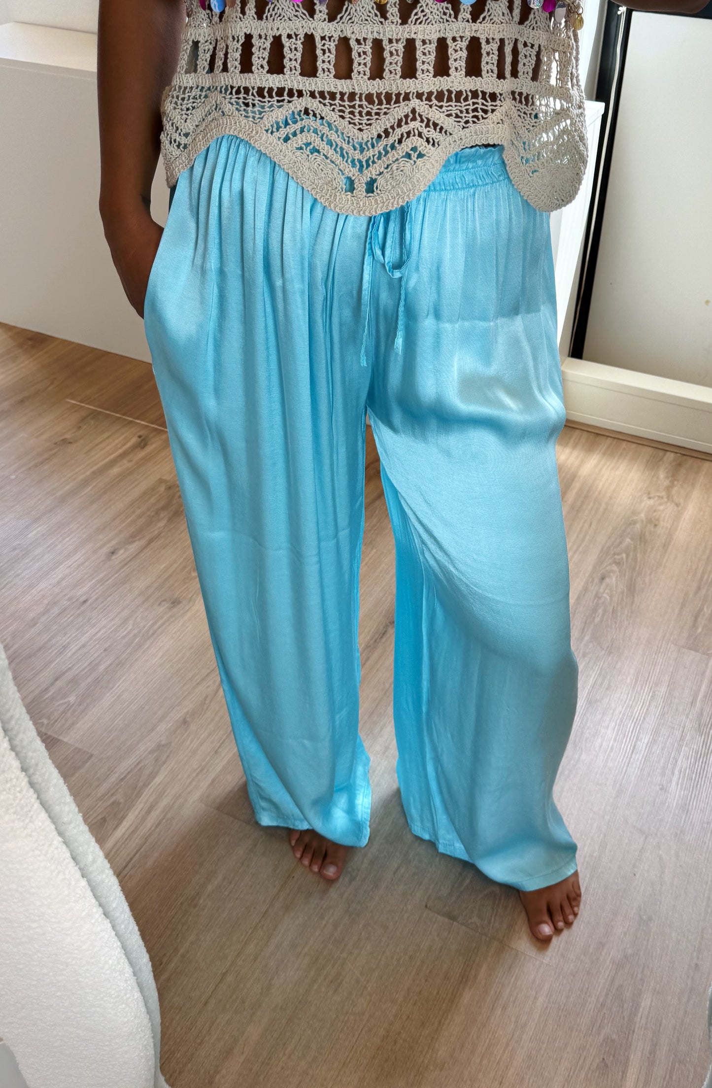 Satijnen broek wide fit lichtblauw