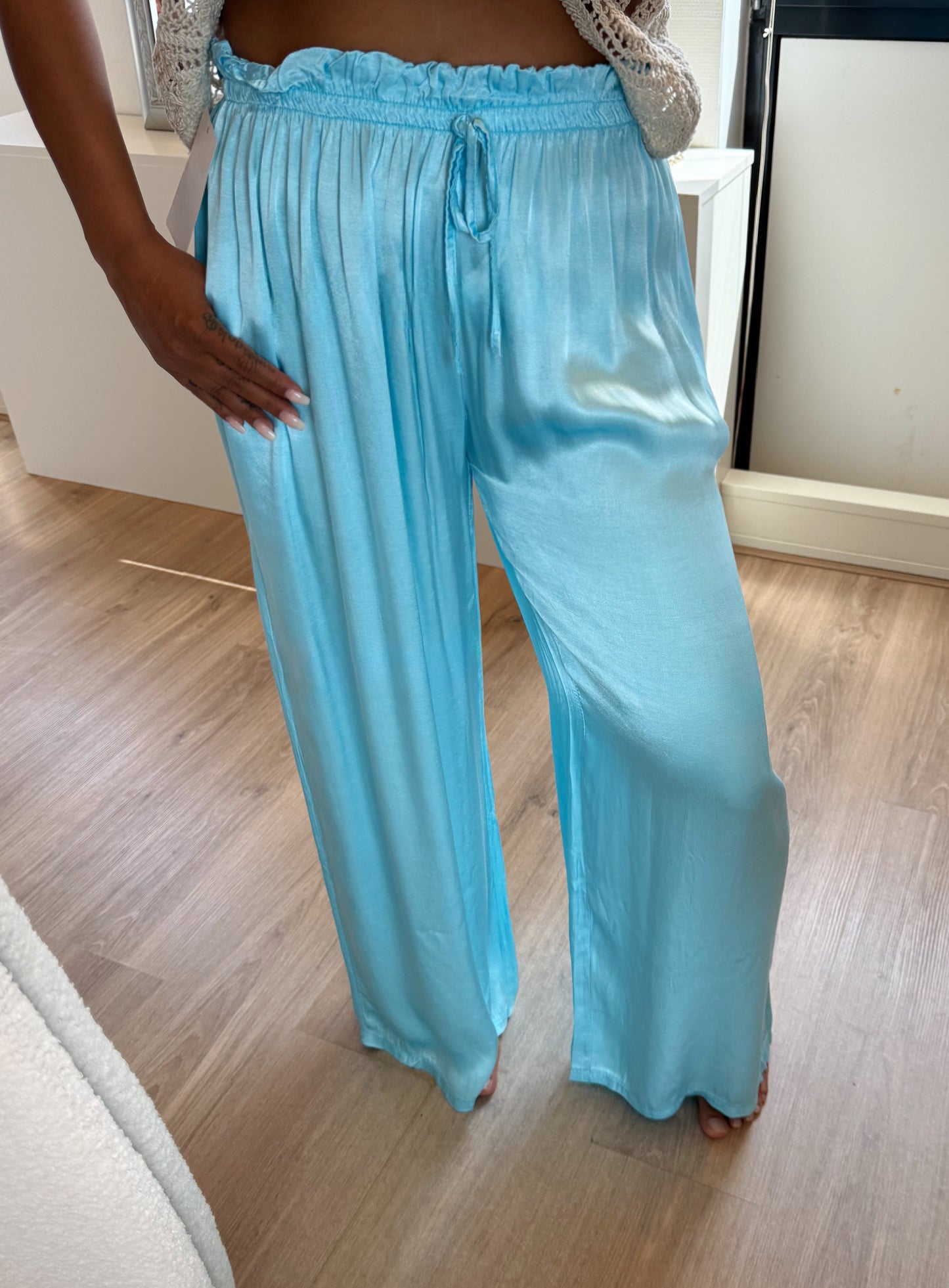 Satijnen broek wide fit lichtblauw