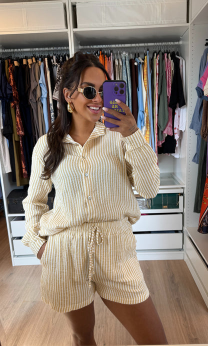 Tweedelige set blouse & short met streepprint beige