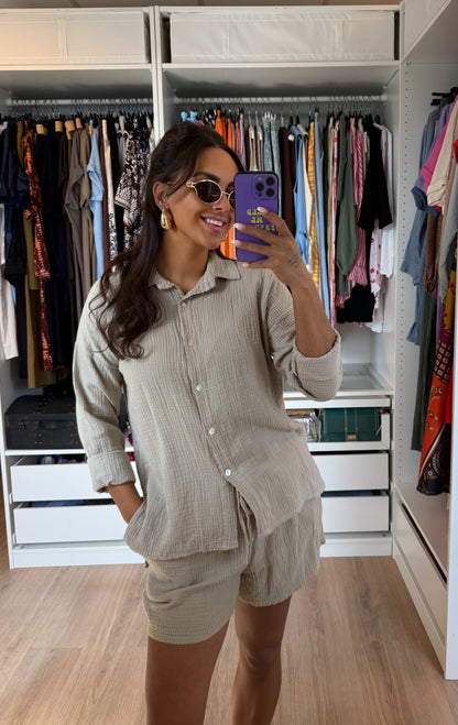Tweedelige mousseline set blouse & short beige