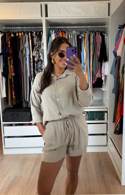 Tweedelige mousseline set blouse & short beige