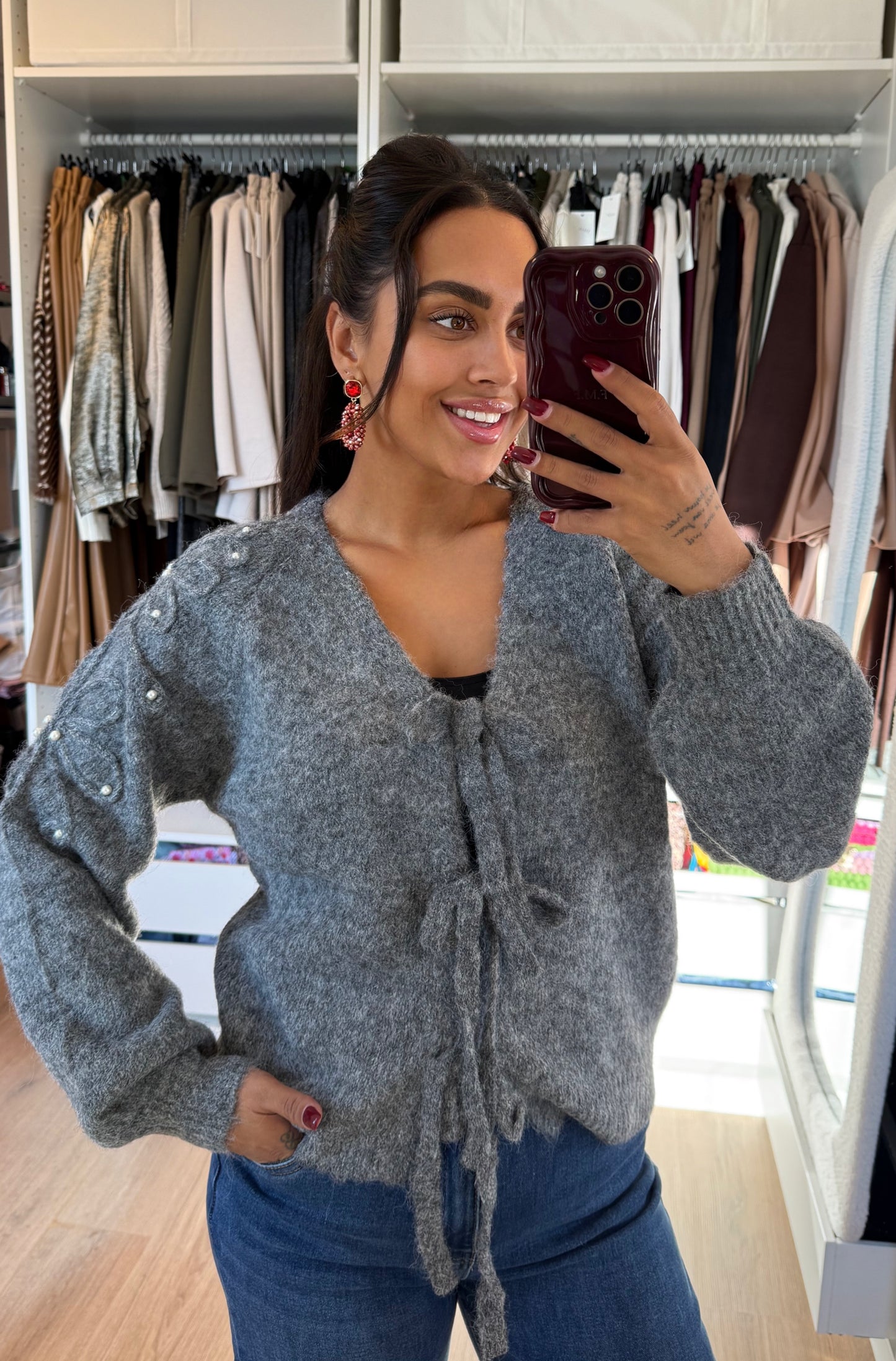 Sweater strik met bloemen & parels grijs