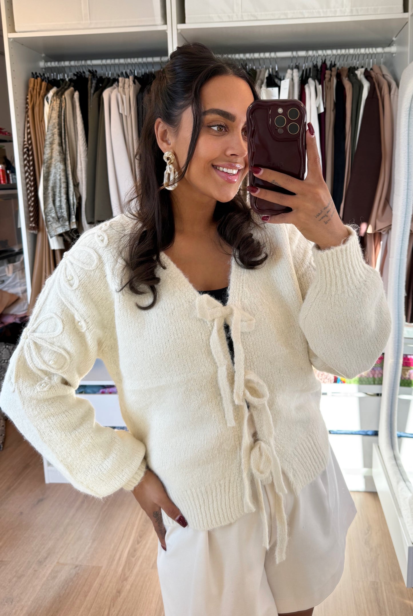 Sweater strik met bloemen & parels creme
