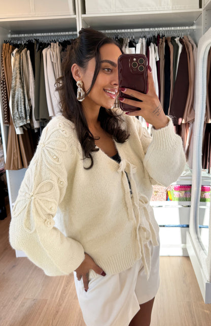 Sweater strik met bloemen & parels creme