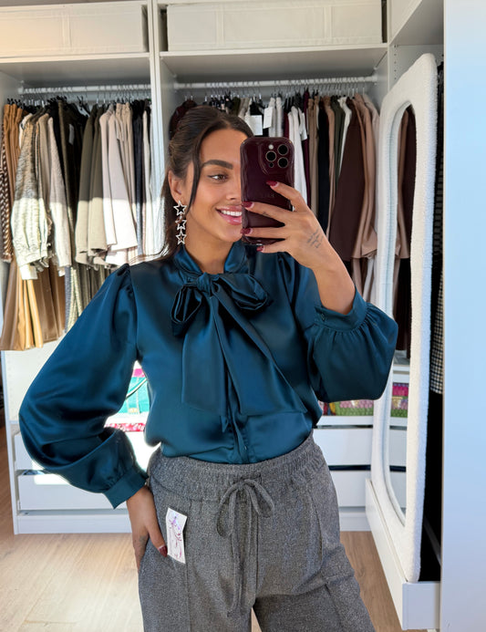 Blouse satijn met strik petrol