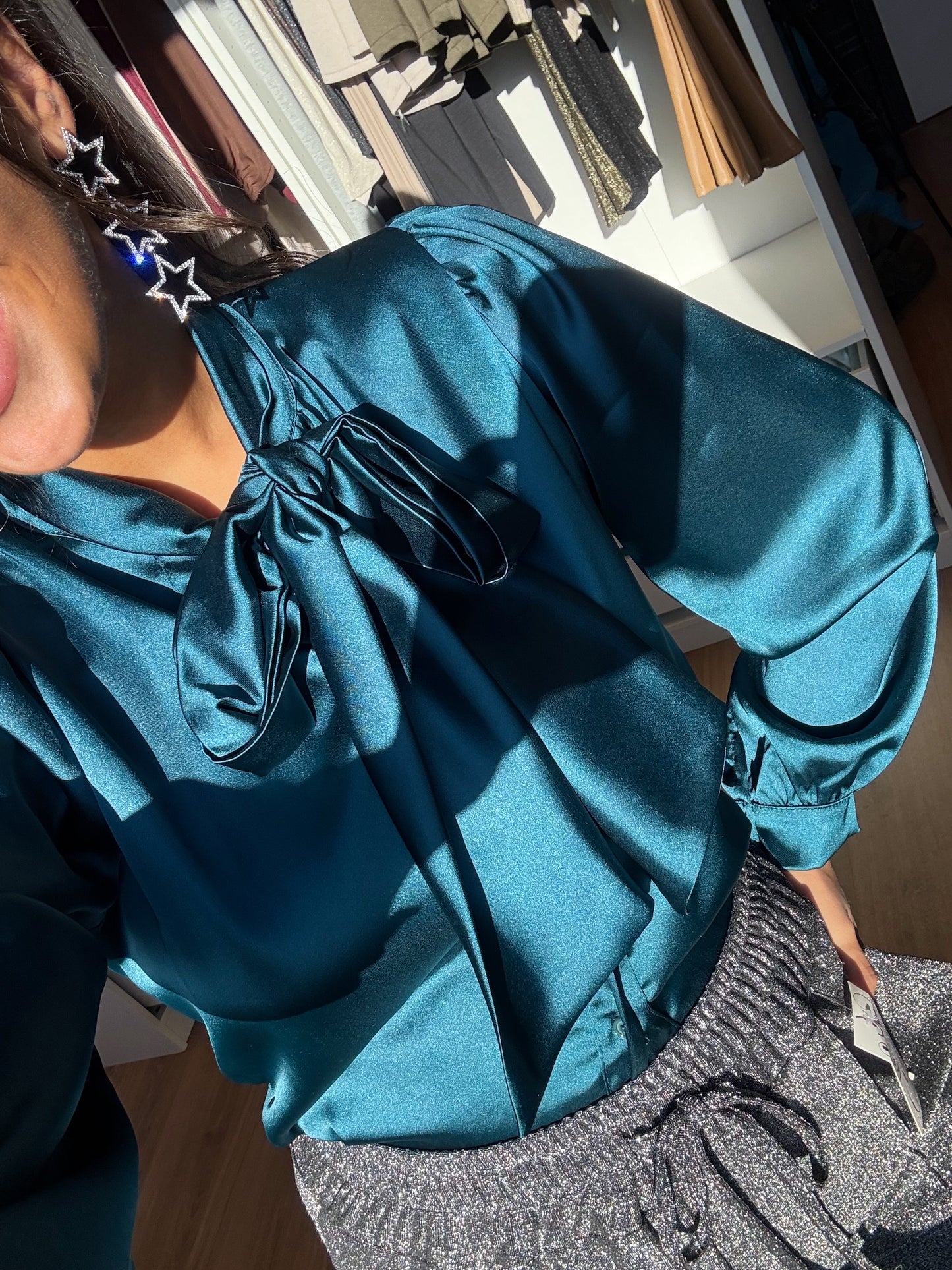 Blouse satijn met strik petrol