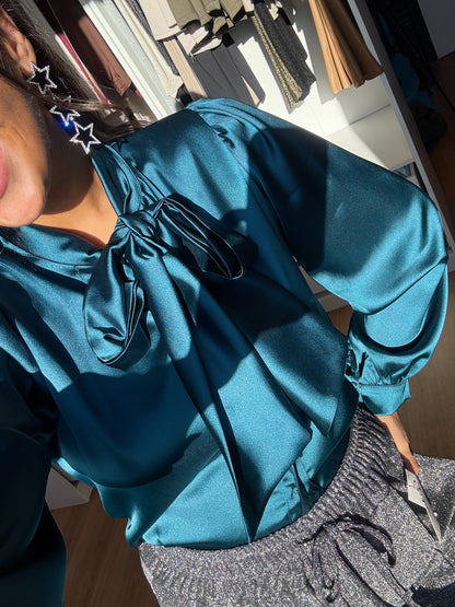 Blouse satijn met strik petrol