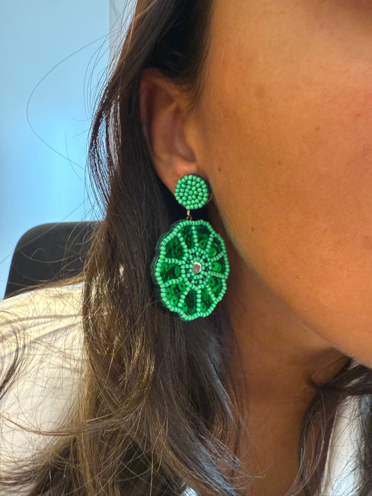 Oorbellen bloem met pailletten groen