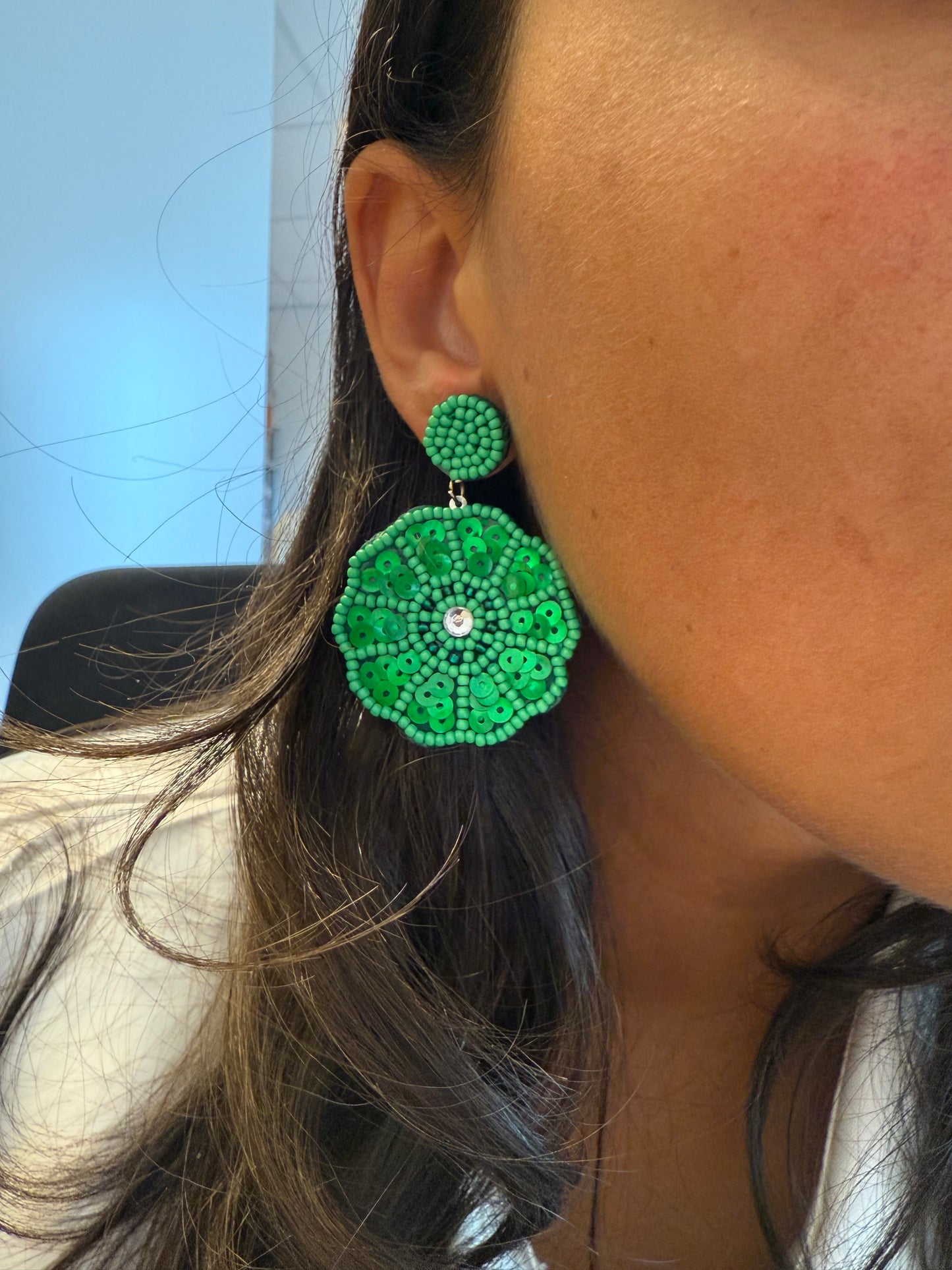 Oorbellen bloem met pailletten groen