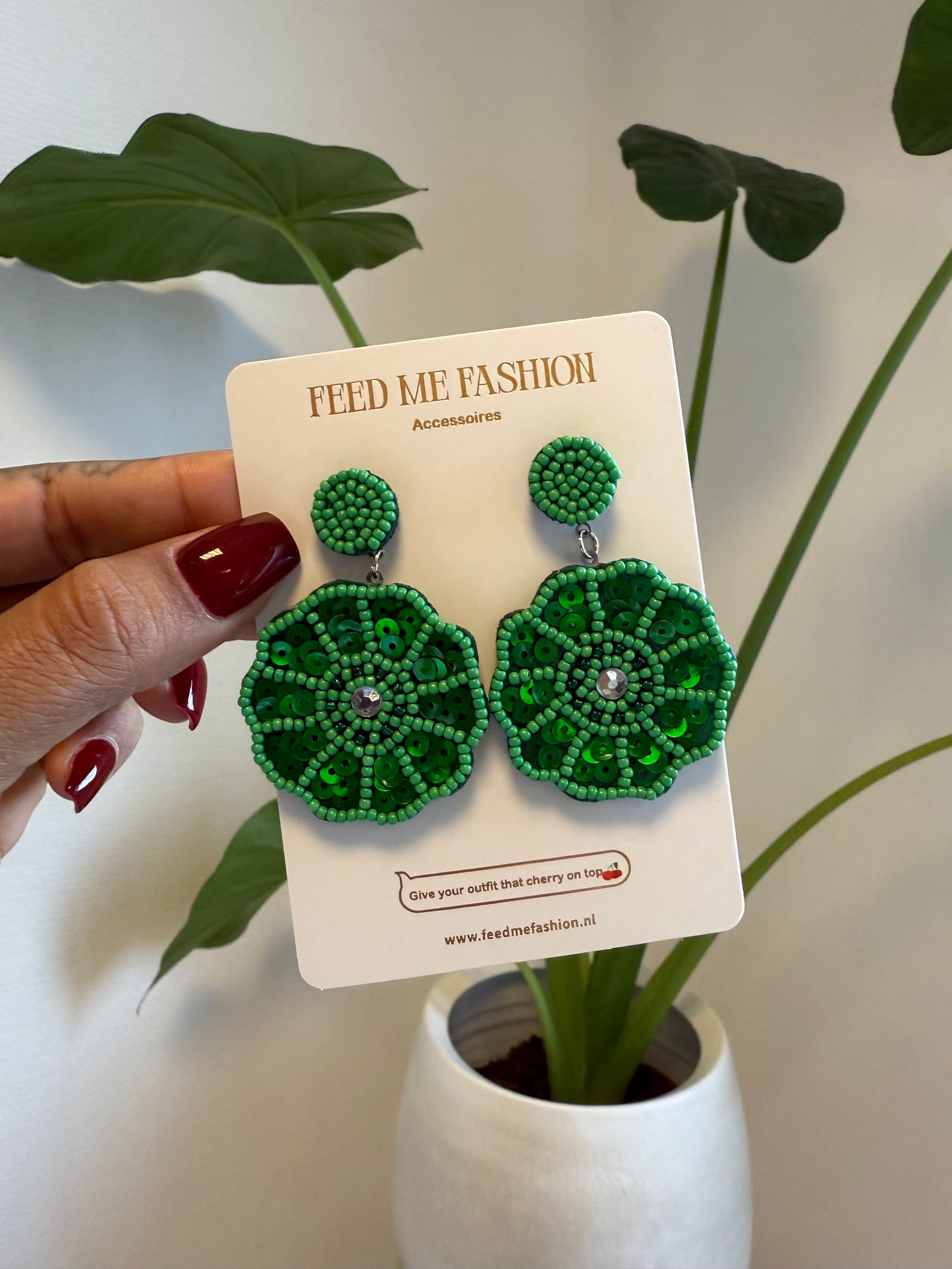 Oorbellen bloem met pailletten groen