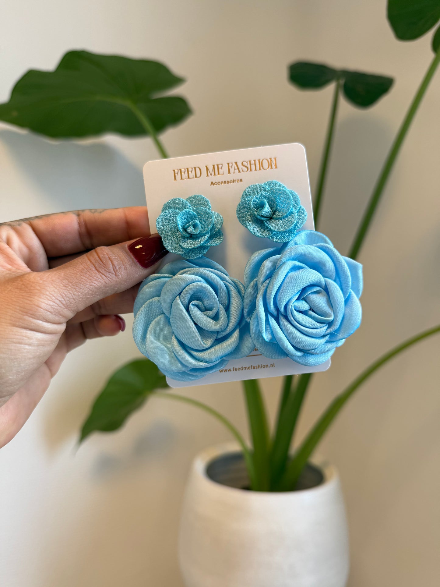 Oorbellen bloemen babyblauw