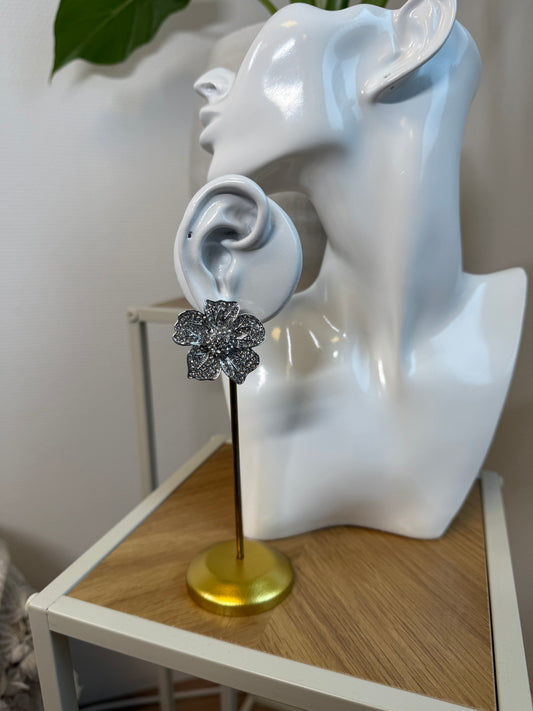 Oorbellen bloem zilver met strass steentjes