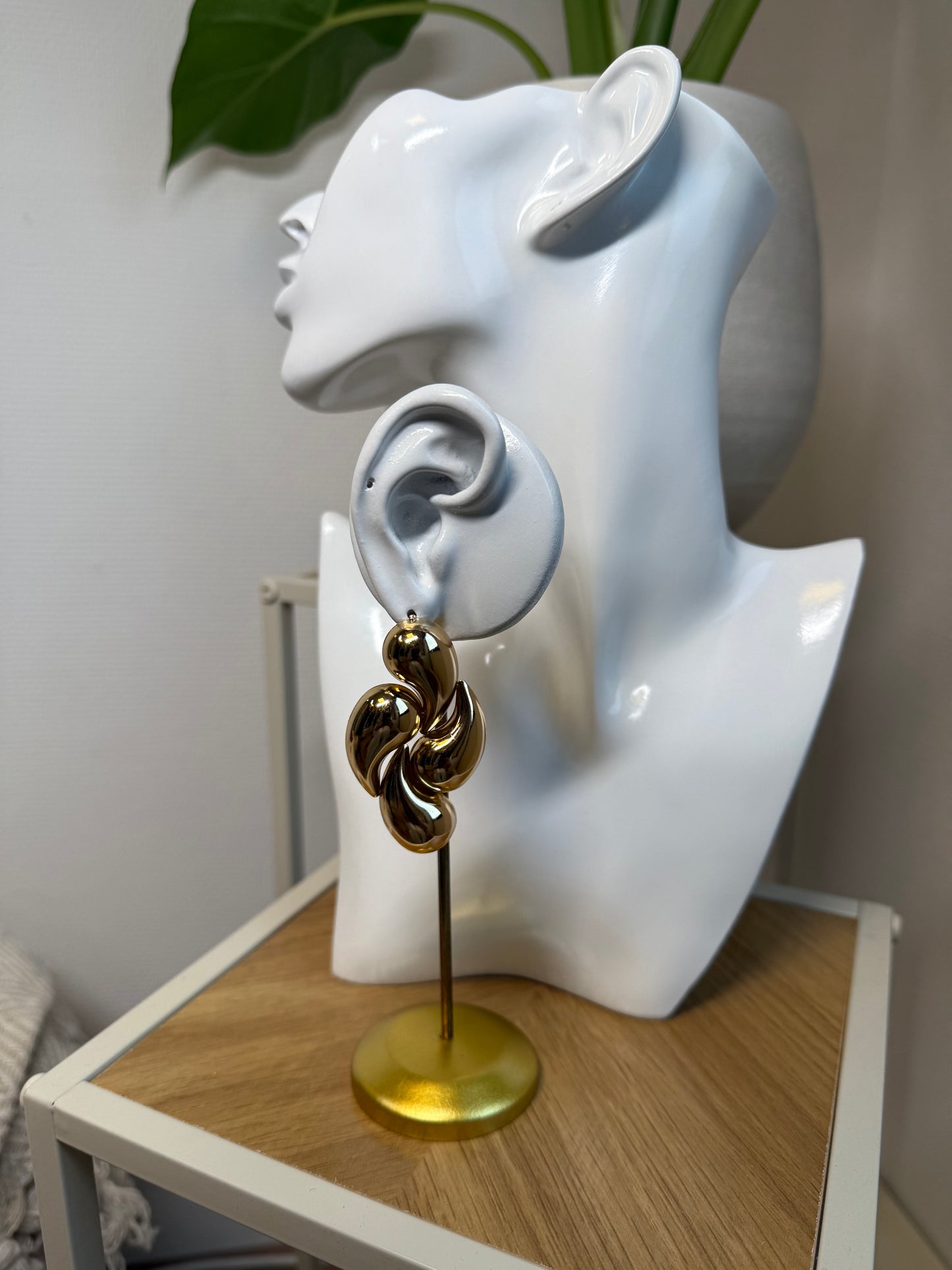 Oorbellen statement swirl goud
