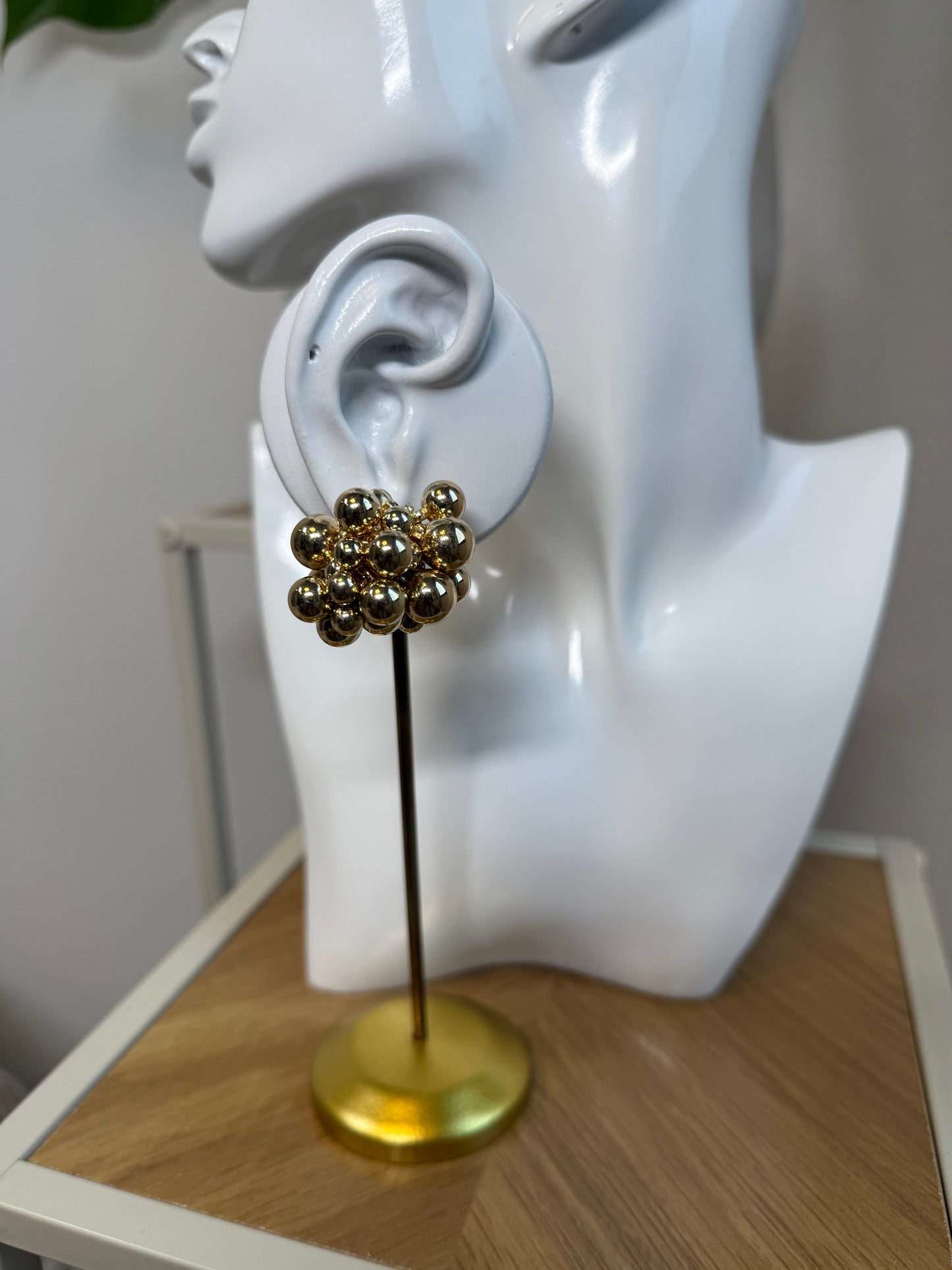 Oorbellen tros balletjes goud
