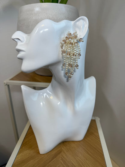 Oorbellen parel spektakel met beige