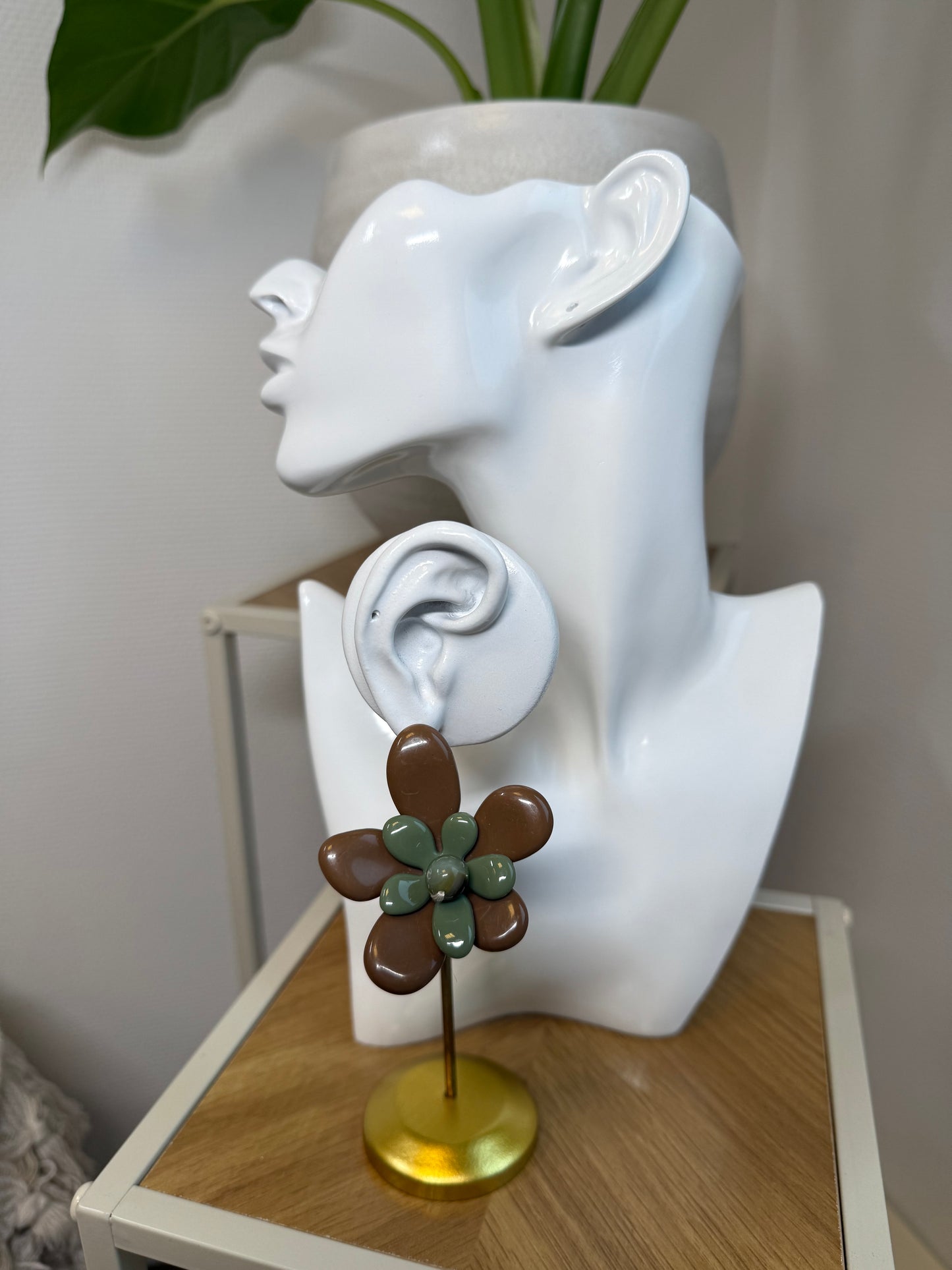 Oorbellen statement bloem choco bruin en groen
