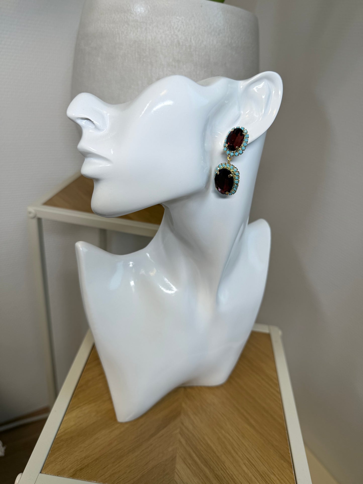 Oorbellen diamanten bordeaux & lichtblauw