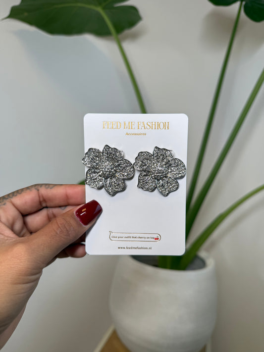 Oorbellen bloem zilver met strass steentjes