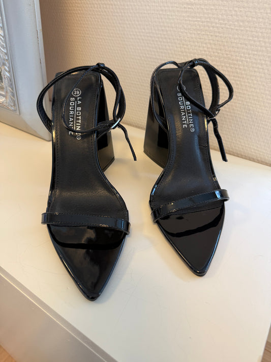 Nina heels black