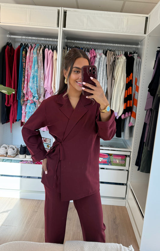 Whitley wrap suit bordeaux