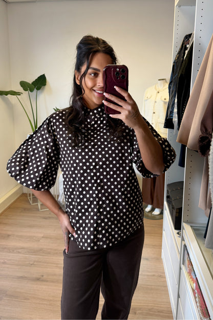 Dot blouse met pofmouwen choco bruin
