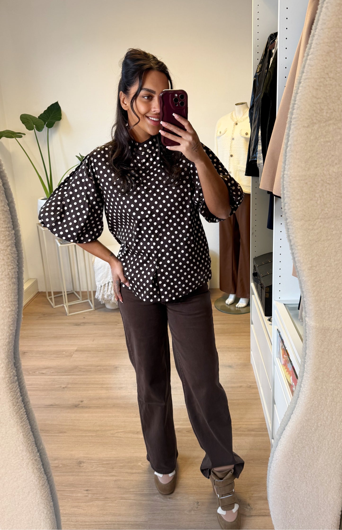 Dot blouse met pofmouwen choco bruin