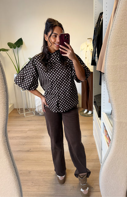 Dot blouse met pofmouwen choco bruin