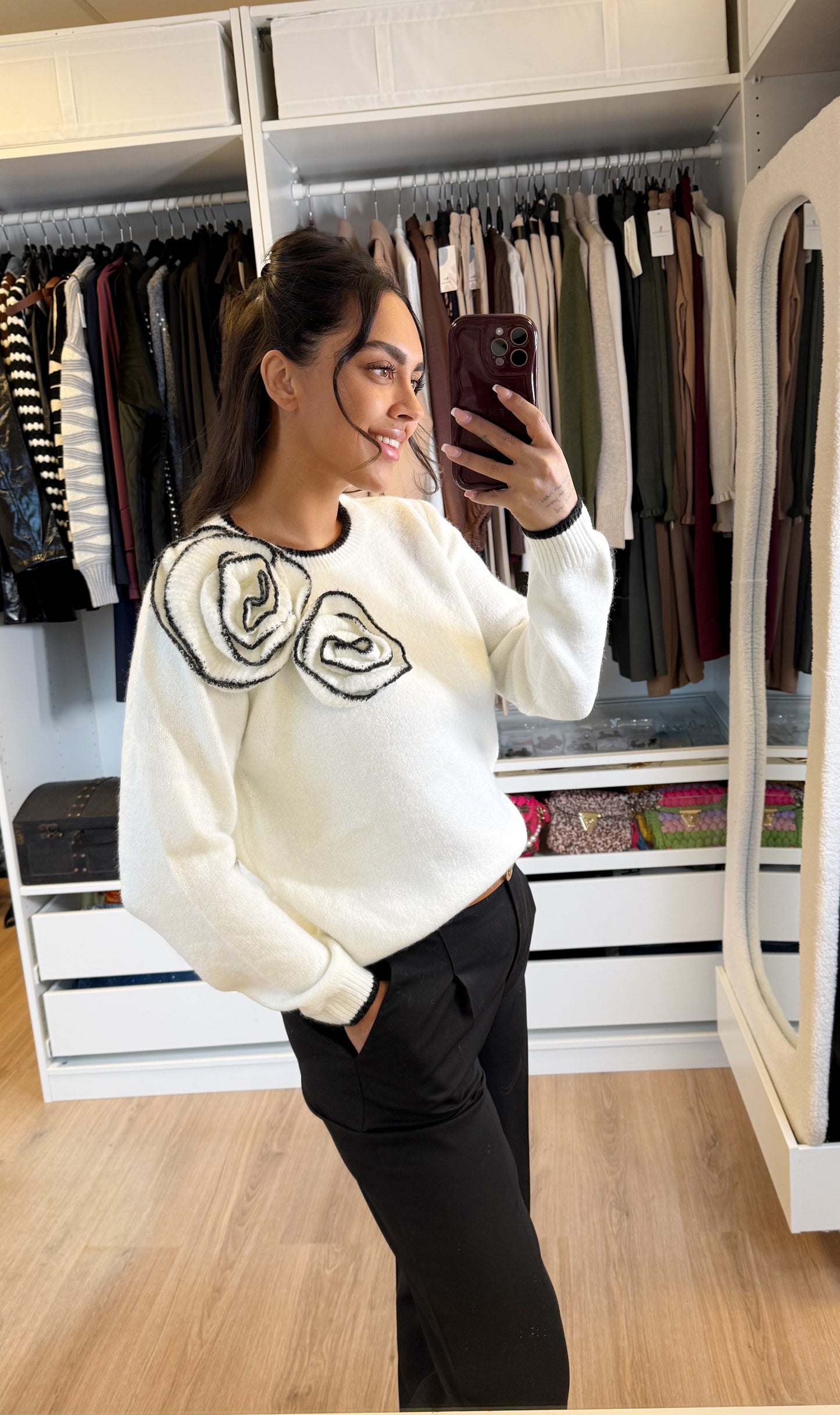 Trui met bloemapplicaties offwhite/zwart