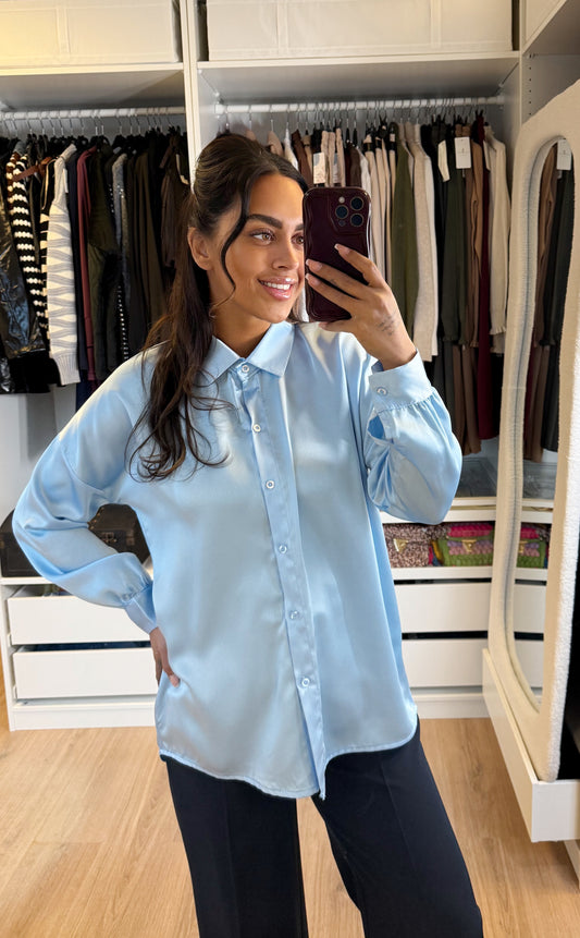 Satijnen blouse lichtblauw