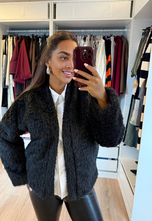 Noor soft faux fur jacket black