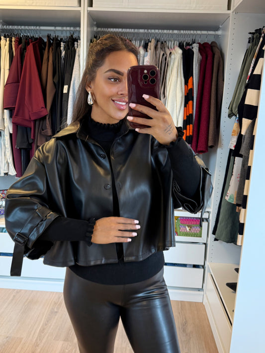 Loïse leatherlook trenchcoat black