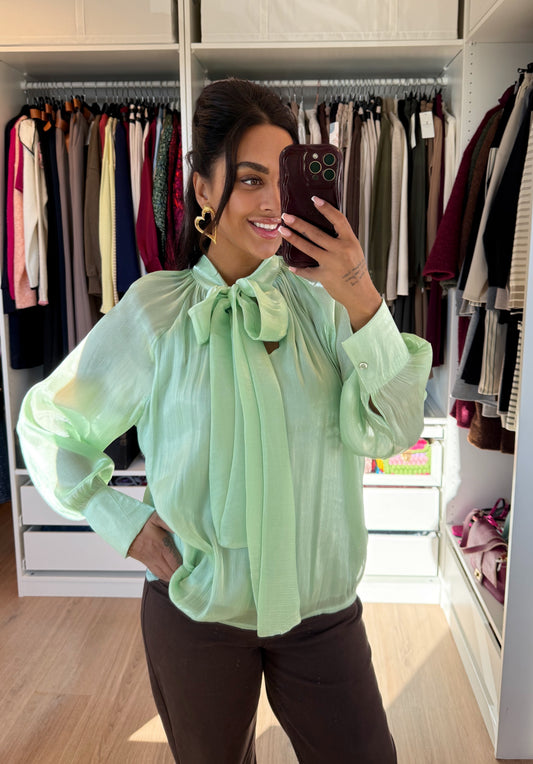 Satijnen blouse met strik mint