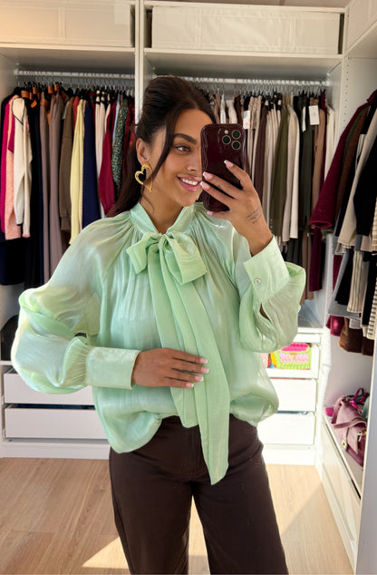 Satijnen blouse met strik mint