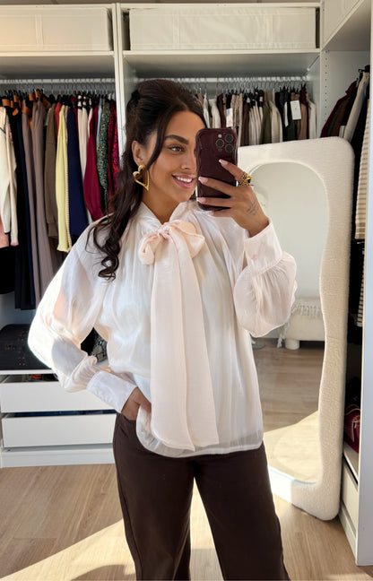 Satijnen blouse met strik offwhite